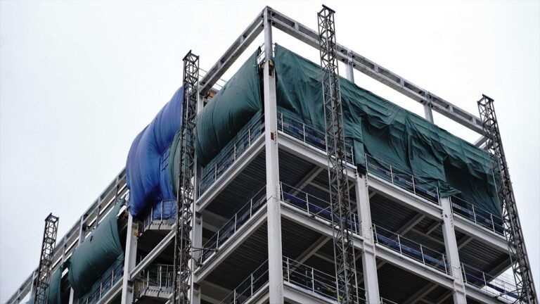 Usage of Super Heavy-Duty Tarps
