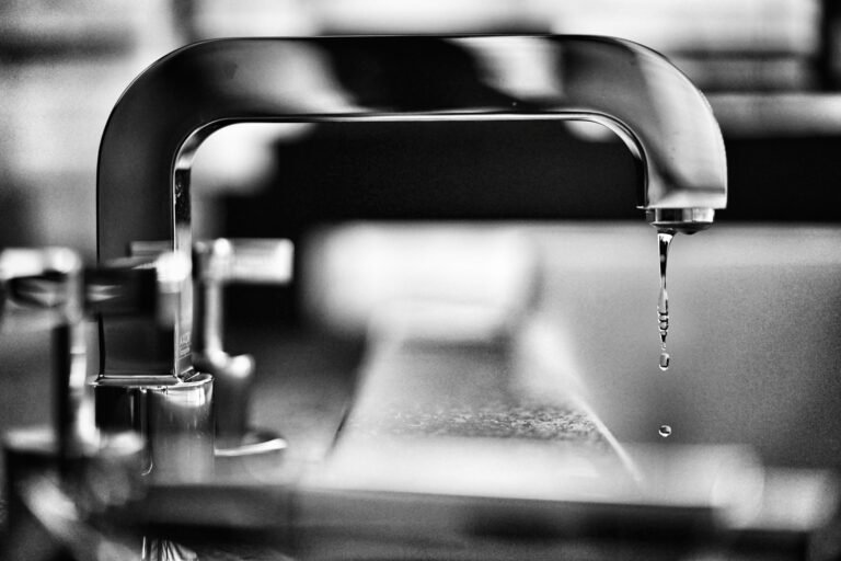 WHEN TO HIRE A PLUMBER