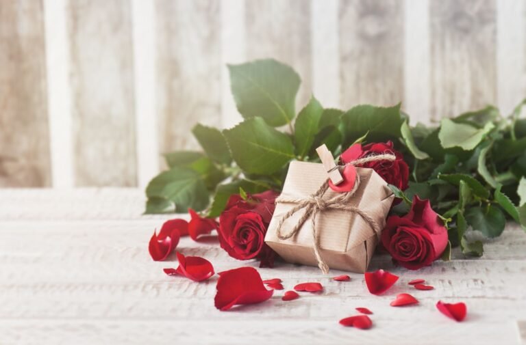 8 Astonishing Anniversary Gifts For Parents