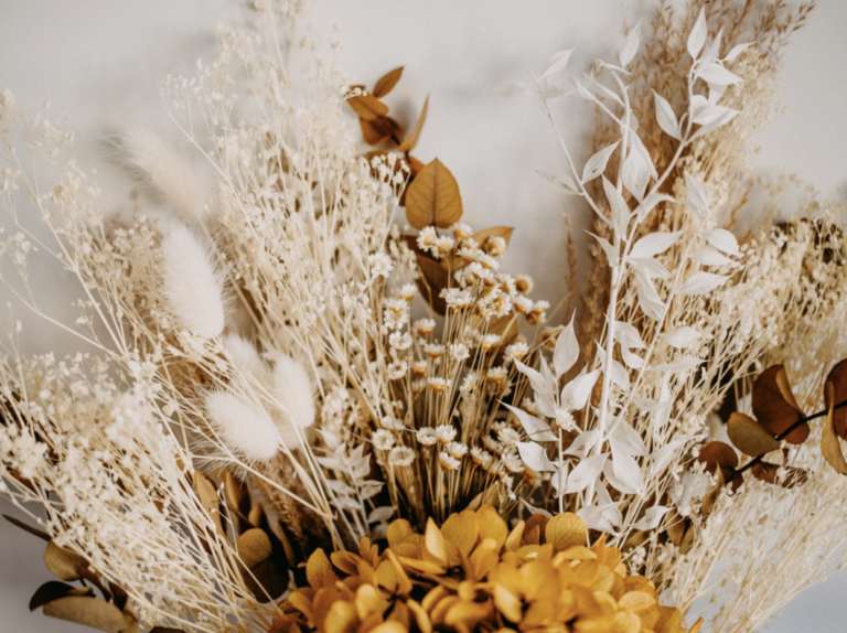 How to Style Dried Flowers?