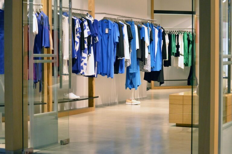 Benefits of working with Retail Display Manufacturers