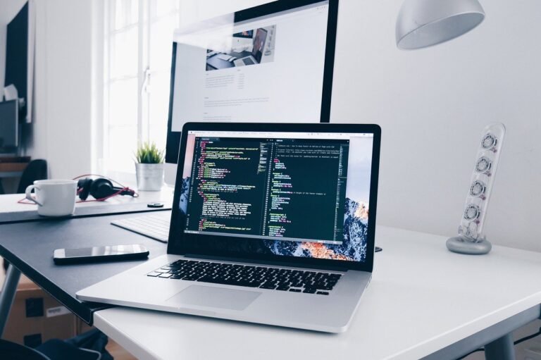CMS vs. LMS: How are they different from each other?
