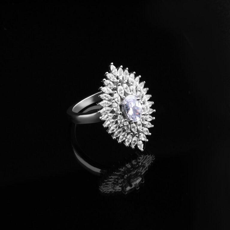 Get Unique And Perfect Diamond Engagement Ring From Online Stores