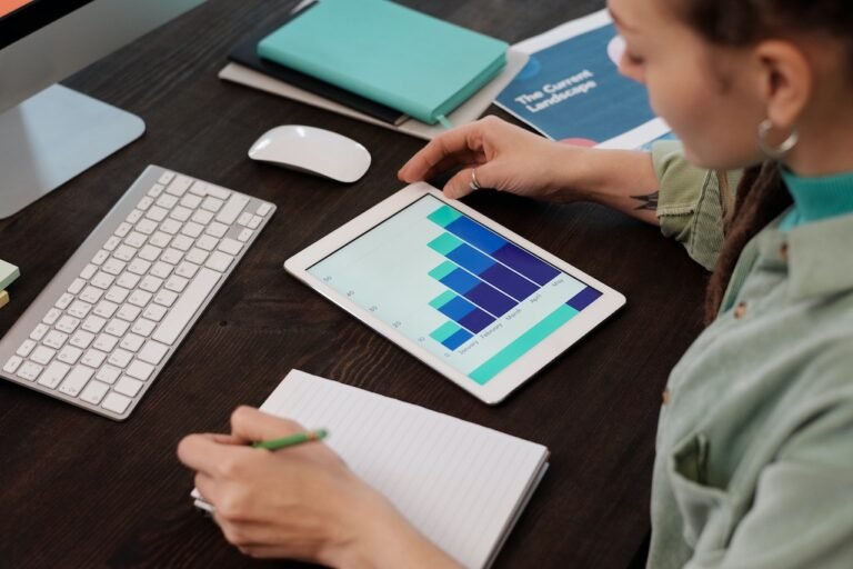 How Do Bookkeeping Services Help Improve Business Financial Reporting?