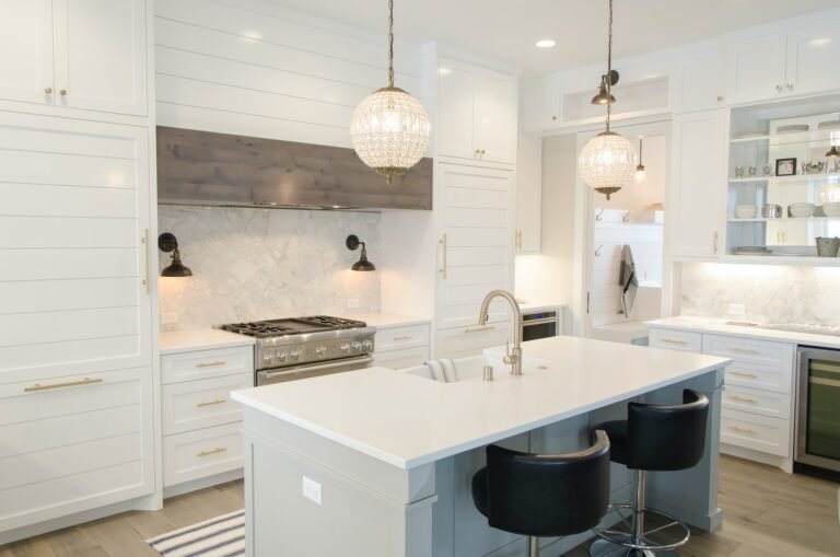Choosing The Right Backsplash For A White Countertop